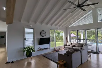 Image de Entire house! Modern resort style farm house.