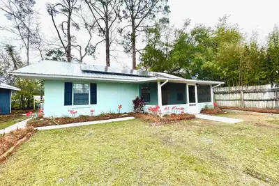 Image de Charming 2-bedroom house with WiFi, Ac in welcoming Eastpoint