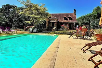 Image de Restored Farmhouse for10 persons with Pool & Airco
