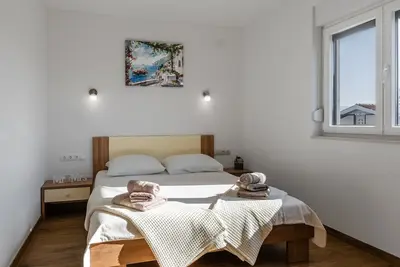 Image de Appartement de deux chambres avec la terrasse Vir (A-24111-a)