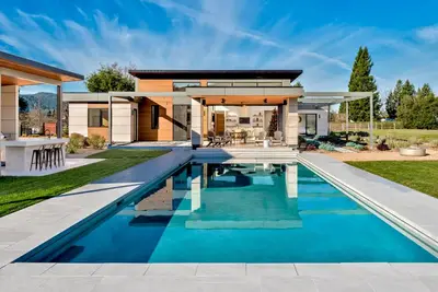 Image de Sandstone Estate | Luxury Custom Home, w/ Resort-Style Pool & Walk to Wineries!