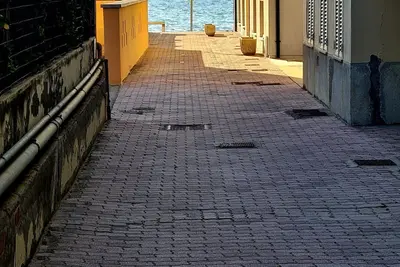Image de Apartment in a building facing the sea