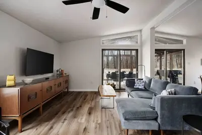 Image de Cabin: Wraparound Deck, WiFi, Grill, Dog-Friendly!