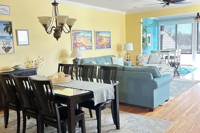 Image de Bayville Shores 3 Story Home- Free Beach Parking Passes!