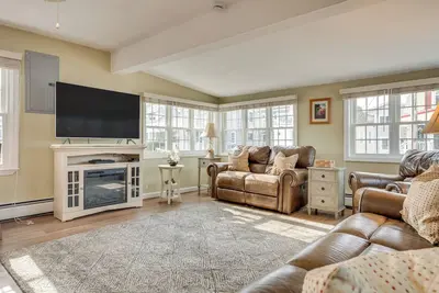 Image de Near Beaches & Waterfront Dining: Home in Hampton!