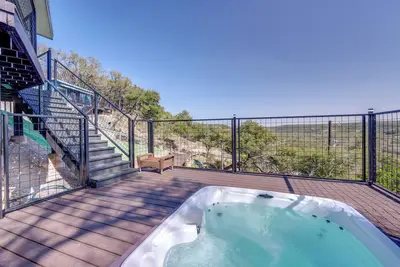 Image de Hot Tub, Boat Ramp: Cabin Close to Canyon Lake