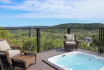 Image de Close to Canyon Lake: Cabin - Boat Ramp & Hot Tub