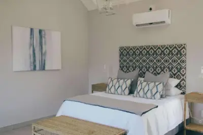 Image de Cozy & Stylish 1-Bedroom Studio Apartment