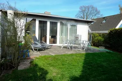 Image de Bungalow for 4 guests with 65m² in Lensterstrand (54800)