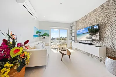 Image de Modern Ocean-Inspired Condo at Aracari 16 by Bocobay