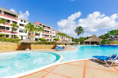 Image de Biggest pool in Sosua, swim until you drop but don't die ok