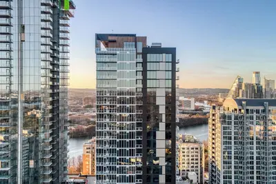 Image de Sleeps 34! 11 Condos in New Austin High Rise w/ Rooftop Pool, Gym, Yoga Studio