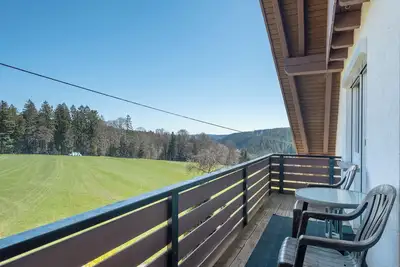 Image de Appartement \"Waldblick\" avec vue sur les montagnes, terrasse partagée et Wi-Fi