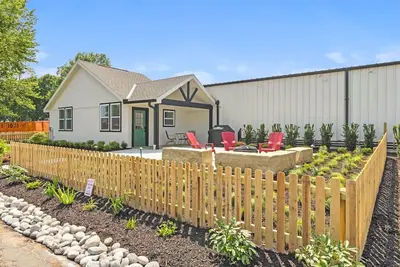Image de The Pilot’s Pad - Private Studio Apartment on 75 acres + airway strip + fishing pond