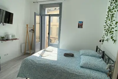 Image de Studio moderne et rénové en centre-ville I n°2