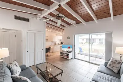 05 Standard Plus - Screened Lanai