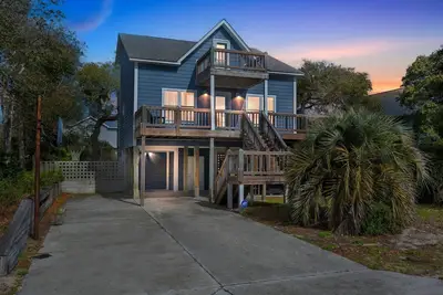 Image de Walk to Beach, Private Deck, Family Fun