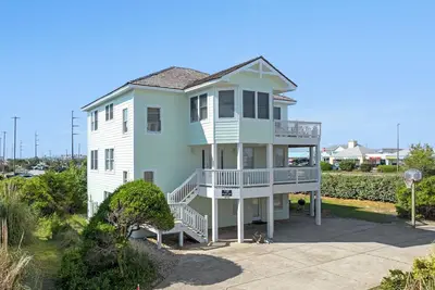 Image de Ocean Dreams: Rec Room | Hot Tub | Short distance to beach access | Pet Friendly