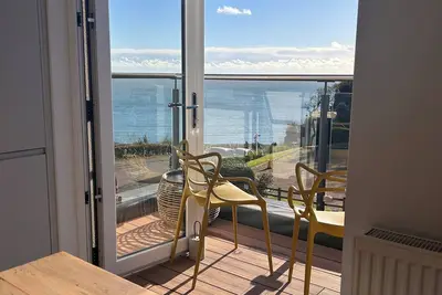 Image de The Beach Retreat Apartment, Balcony views of shanklin bay.