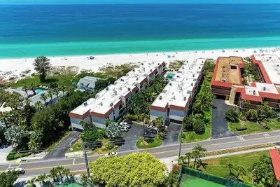 Image de Direct Gulf-Front 2br/2ba Condo with Pool & Tennis – By Island Real Estate