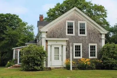 Image de New Posting to Vrbo- West Falmouth updated antique home!