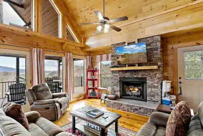 Image de Cozy Bear Lodge - Big View, Spacious Home!