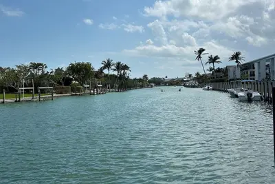 Image de Tranquil Waterfront 2-bedroom condo on Sanibel Island minutes to the beach!