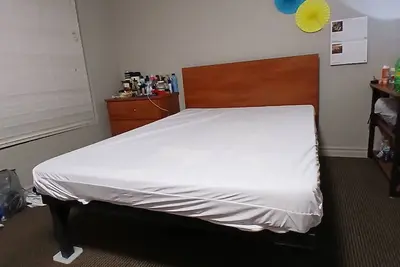 Image de An ensuite bedroom in a shared apartment is available for rent from April 1 2025