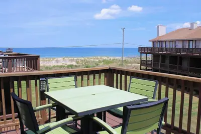 Image de Oceanside condo just steps from the beach and plenty of local restaurants!
