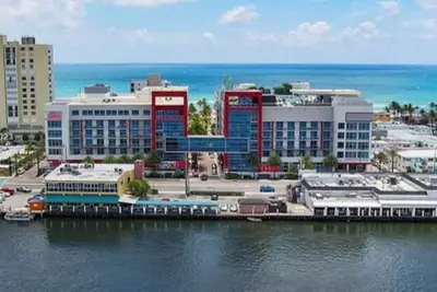 Image de New Listing! Trendy Fort Lauderdale Apt. With Ocean Views & Rooftop Pool & Bar!