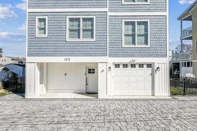 Image de 5 Bedroom Bayside Beach House!