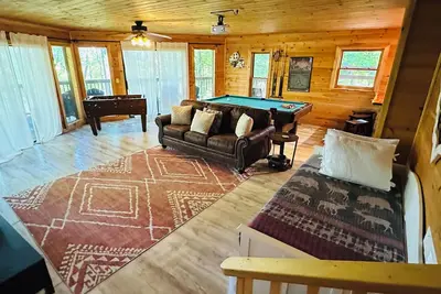 Image de Smoky Mountain Escape: Theater Room, Hot Tub, Pool Table