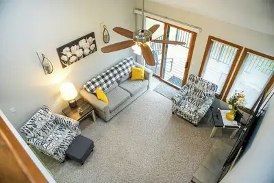 Image de Fall Foliage - 2 King Beds - Golf Course View - Indoor Pool - Near Scenic Trails
