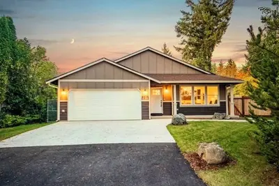 Image de Like New 3-bedroom home around nature & conveniences on way to Mt Rainier