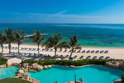 Image de Chic beach front studio with fitness room, WiFi, king size bed and scenic patio