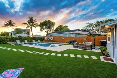 Image de Sleeps 11 • Walk to Atlantic • Pool w/ Sun Deck