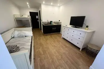 Image de Nice studio redone neun von 4 Betten in Sanary-sur-Mer