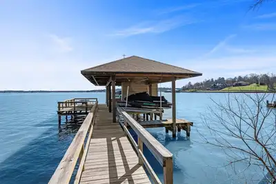 Image de Charming 3-bedroom house with scenic dock