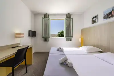 Image de 2 Chambres + Coin Nuit Classique 2 Adultes et 2 Enfants Terrasse