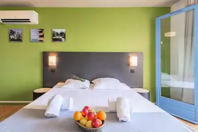 Image de 3 Chambres Classique 3 Adultes et 2 Enfants Terrasse
