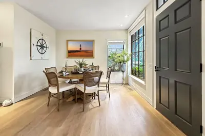 Image de Luxury 3-Bedroom Residence in Sconset Village. Steps to Beach and Bluff Walk.