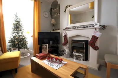 Image de Charming character lodge in cemetery grounds