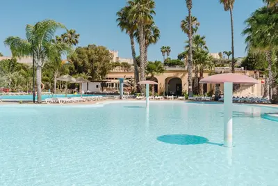Image de Mobile Home 'Deluxe Large' avec piscine partagée, Wi-Fi et climatisation