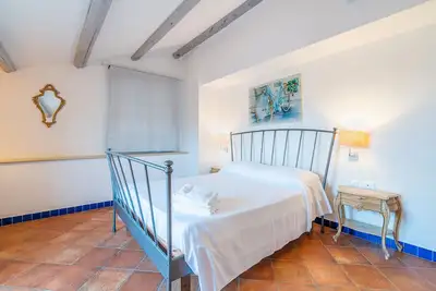 Image de Chambre \"Cabernet R12\" avec piscine partagée, Wi-Fi et climatisation