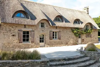 Image de Maison de vacances 'Chaumière Bretonne - Palais Du Thé' avec terrasse partagée, jardin et Wi-Fi