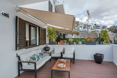 Image de Appartement de vacances 'Sun and Serenity Pool Wifi' avec vue sur la mer, Wi-Fi et climatisation