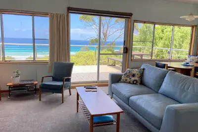 Image de Periton Lodge ~ Charming 1950's Beach House, Stunning Ocean Views, walk to beach