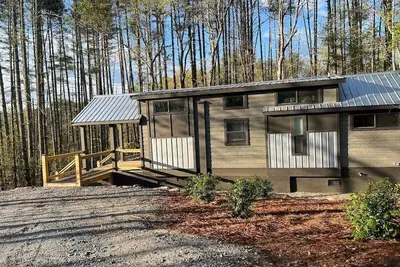 Cozy Cabin in Enchanting Franklin with Ac