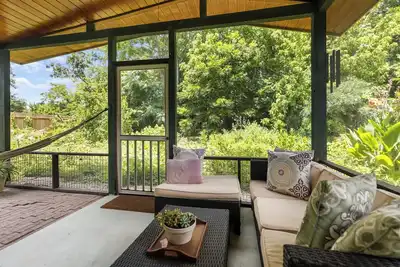 Image de Refuge Lumineux et Confortable dans l'East Austin
