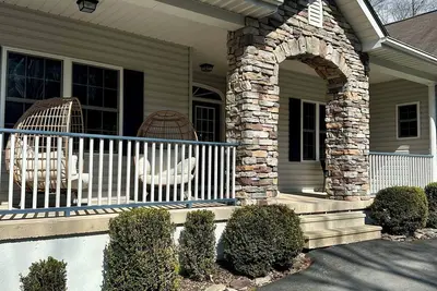 Image de Fire Pit, Hot Tub & Game Room Getaway In Pocono mountain